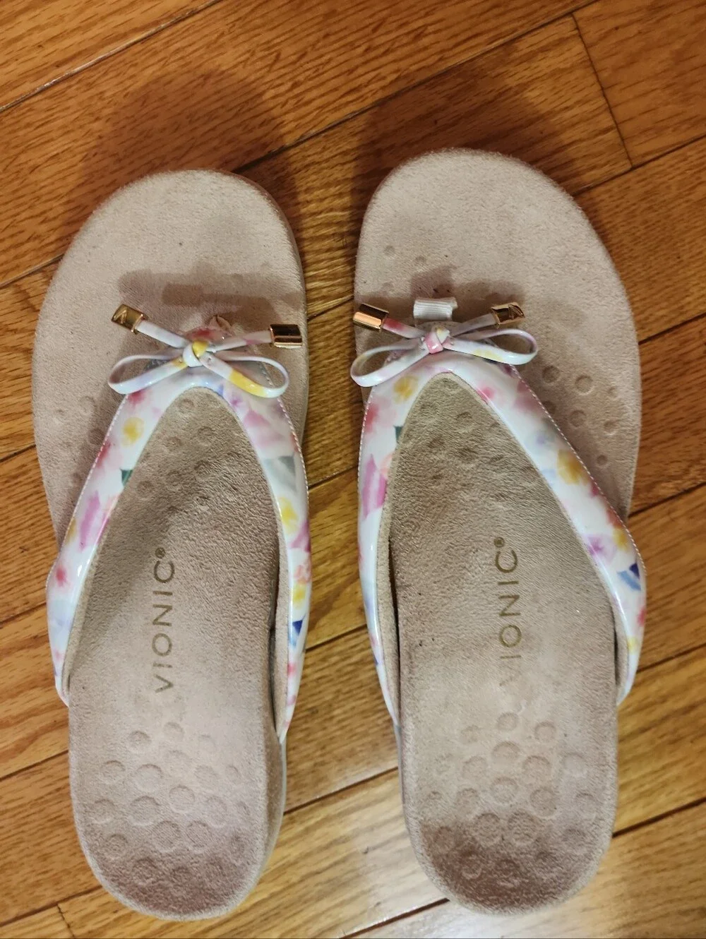 Vionic Bella Rest Women's Bow Flip Flop Sandals in White with Pastel Accents
